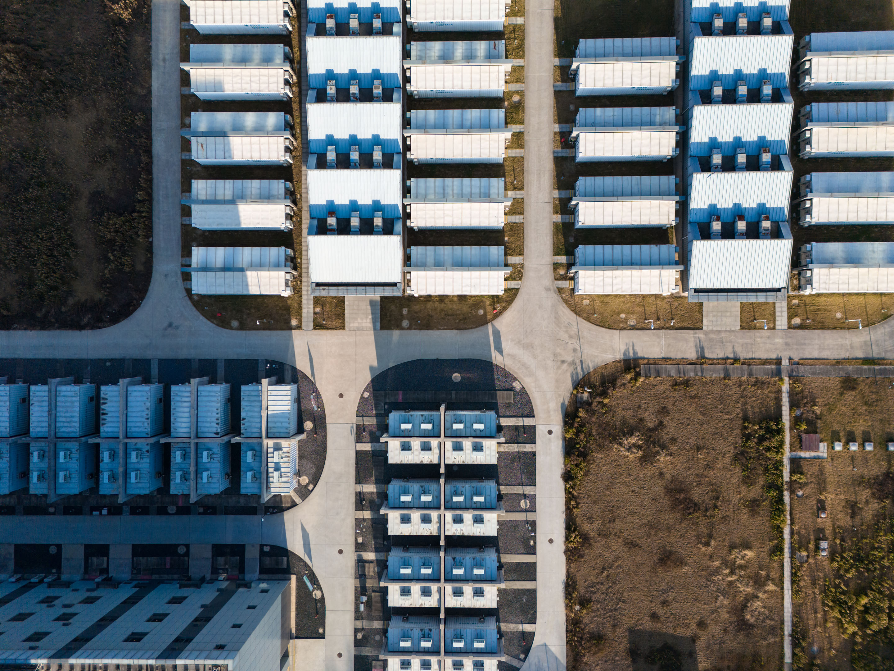 hon-aerial-battery-energy-storage-facility-2258974535.jpg